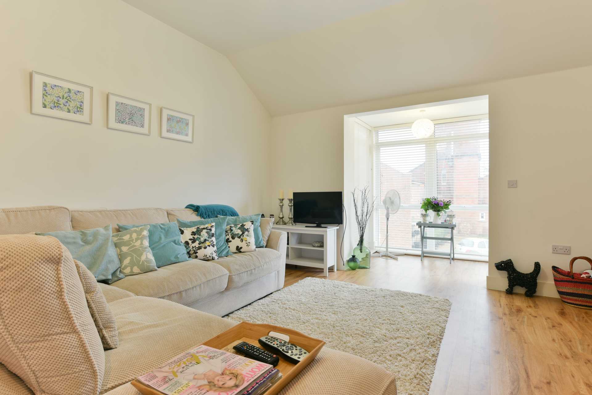 Flat Parkview Way in Epsom and Ewell
