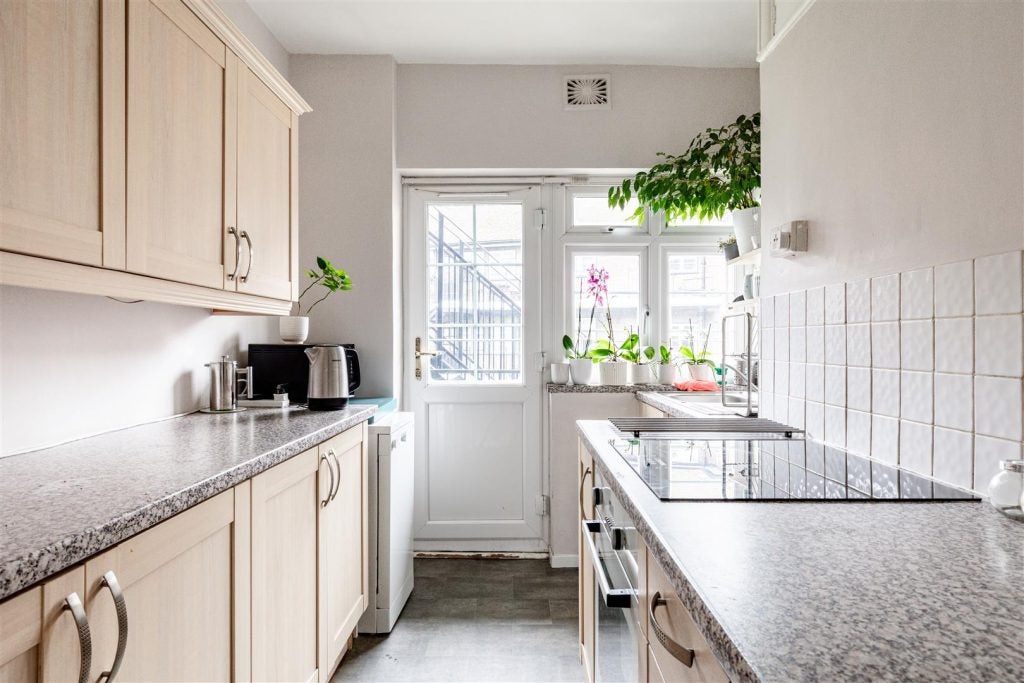 Flat Grosvenor Road in Greater London