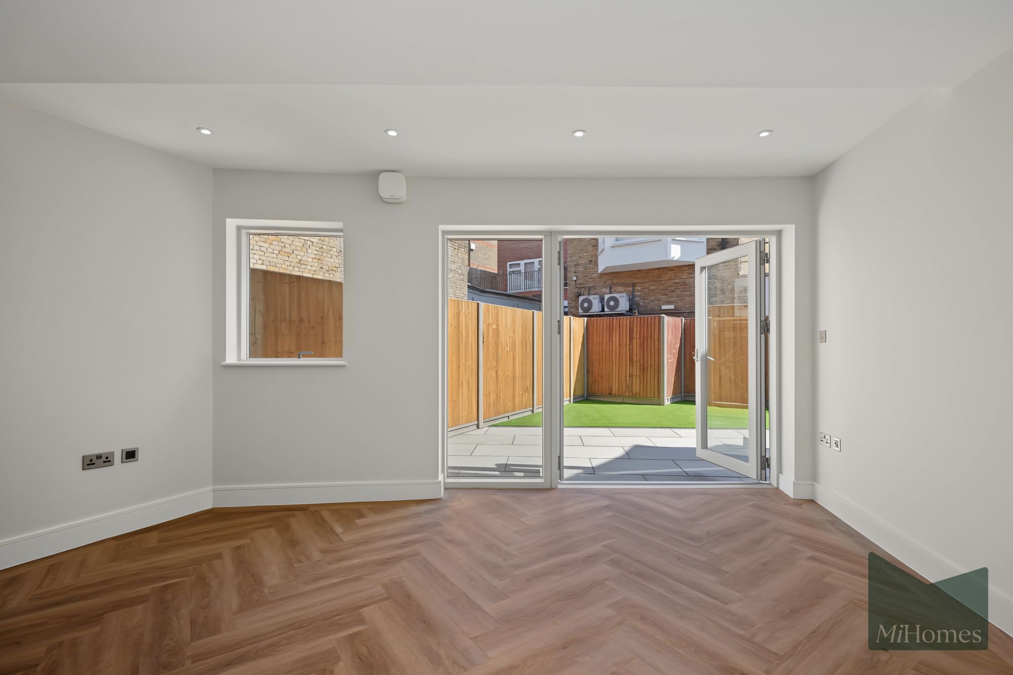 Flat Cecil Road in Greater London