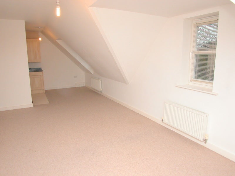 Flat Prenton Lane in Prenton