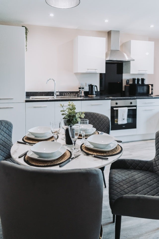 Flat Shawheath Close in Manchester