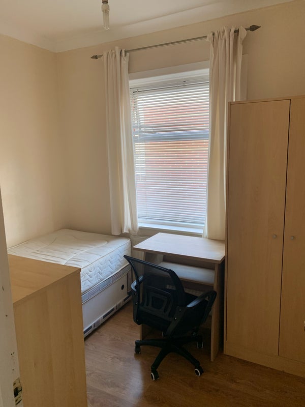 Room Mortimer Road in Bournemouth