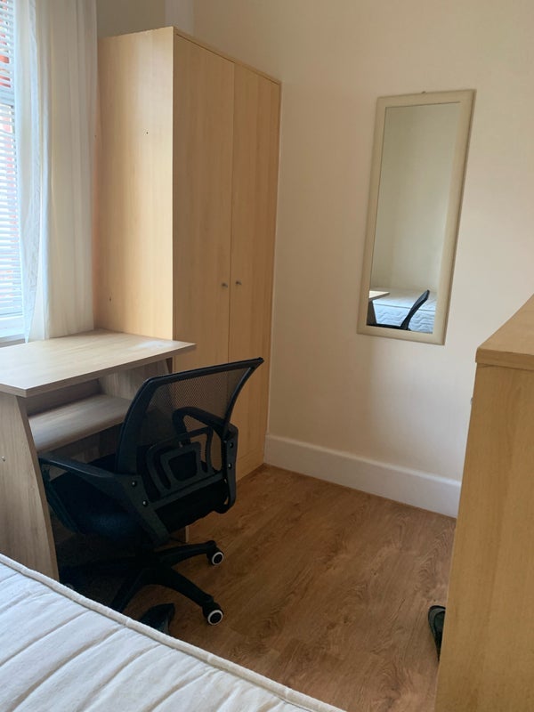 Room Mortimer Road in Bournemouth