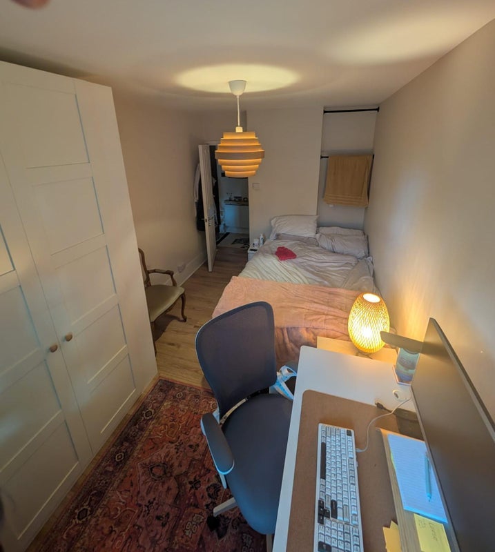 Room Peckham Road in Greater London