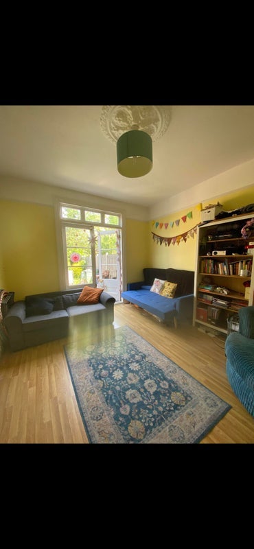 Room Manor Park in Greater London