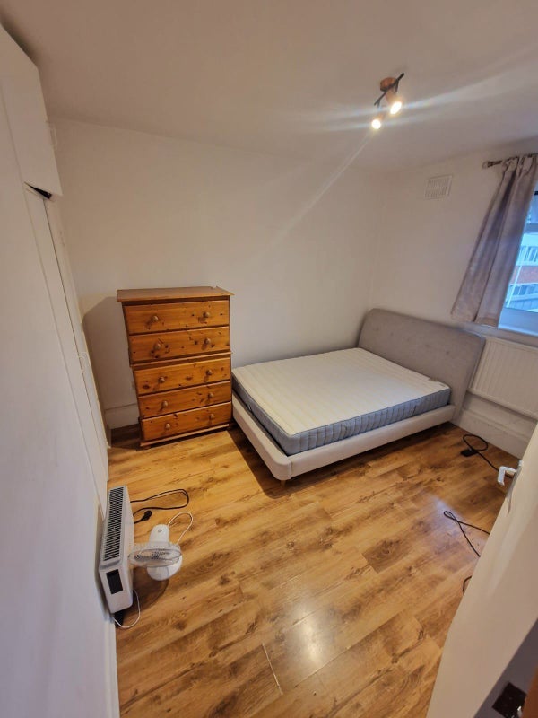 Room Crossford Street in Greater London