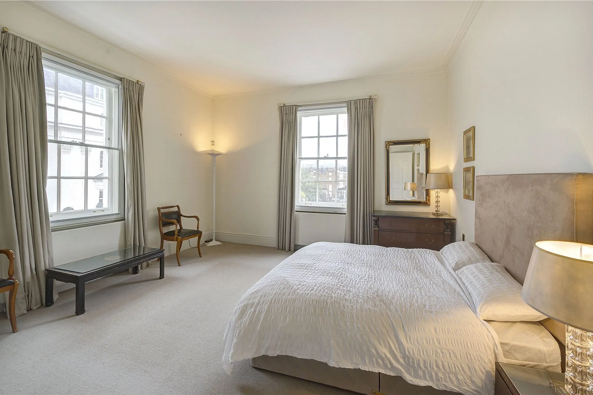 Flat Eaton Place in City of Westminster