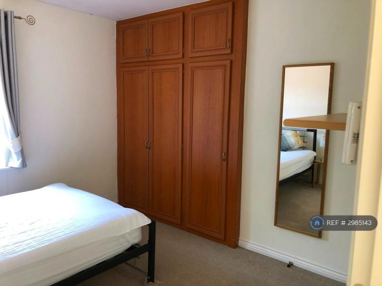 Room Westfield Grove in Derby