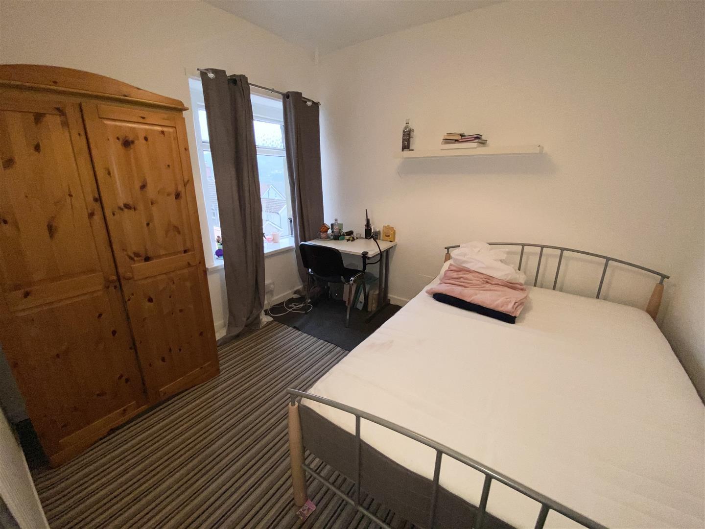 Flat Gwyn Street in Pontypridd