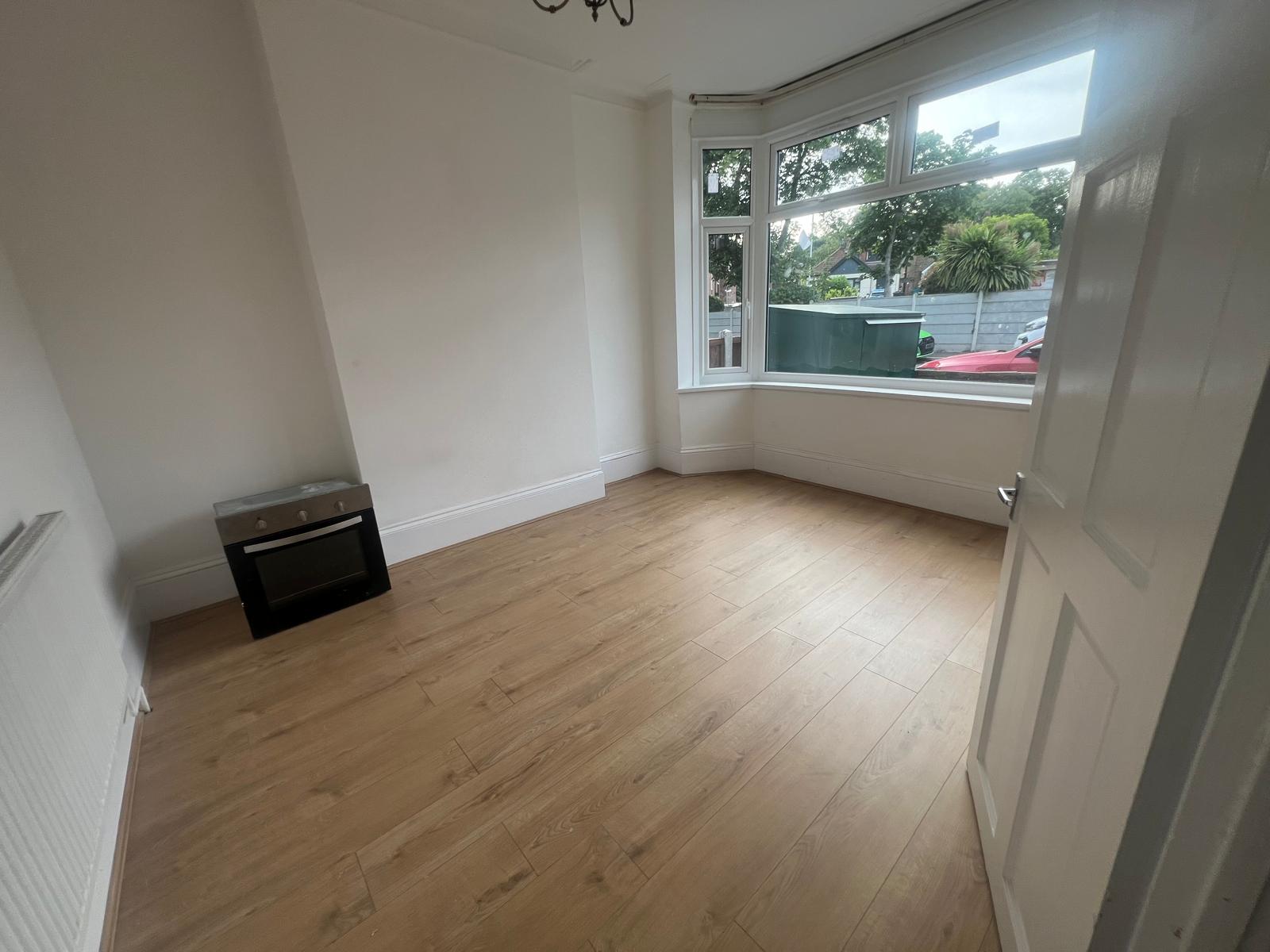 Flat Maybank Road in Greater London