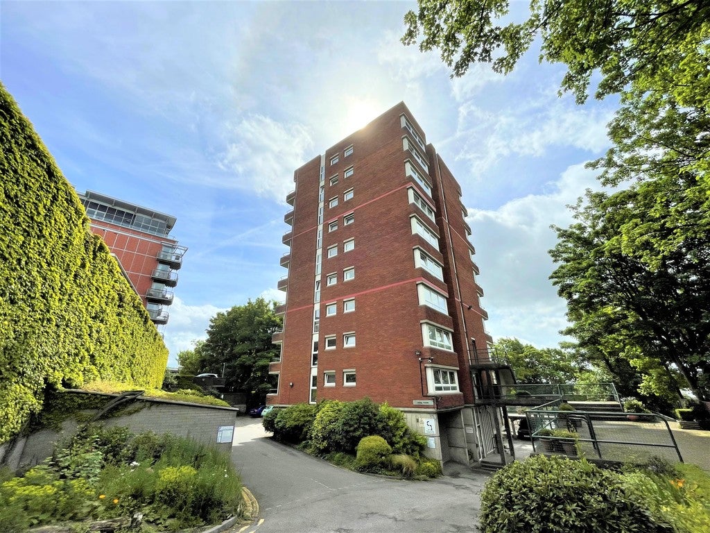Flat Lower Park Row in Bristol