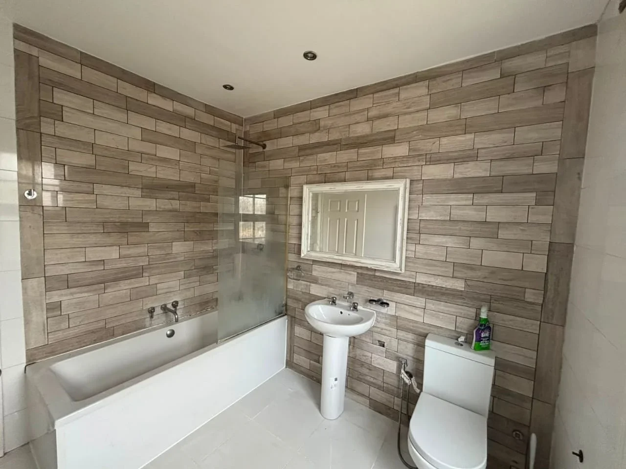 Room Hazeldene Road in Greater London