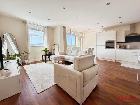 Flat Lansdown Road in Cheltenham