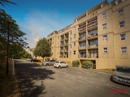 Flat Lansdown Road in Cheltenham