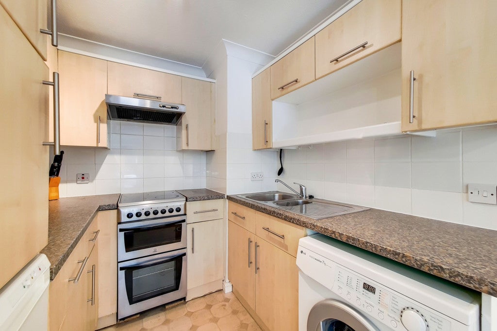Flat Fletcher Street in Greater London