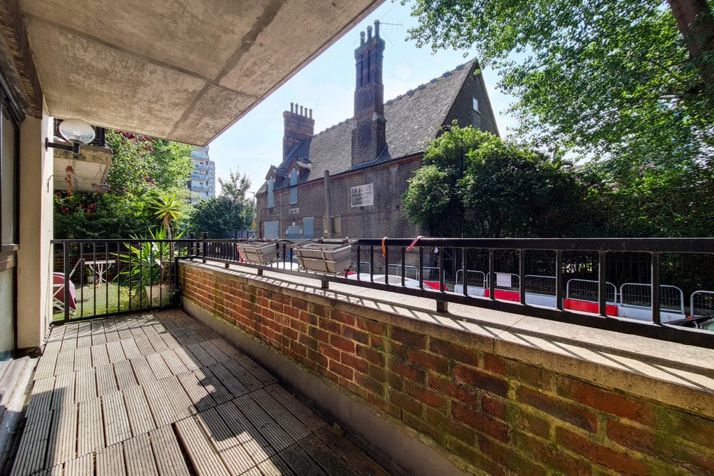Flat Fletcher Street in Greater London