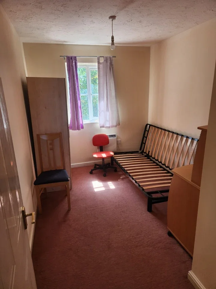 Flat Payne Close in Greater London