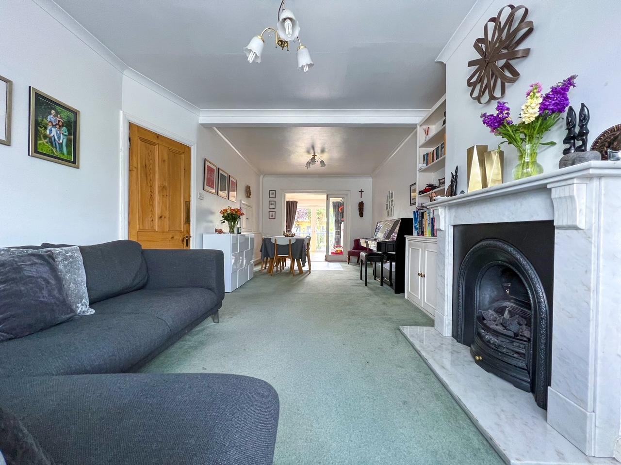 House Dunvegan Close in Walton on Thames