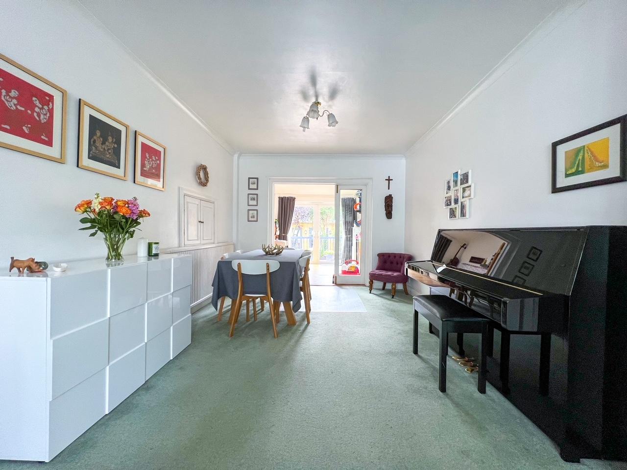 House Dunvegan Close in Walton on Thames