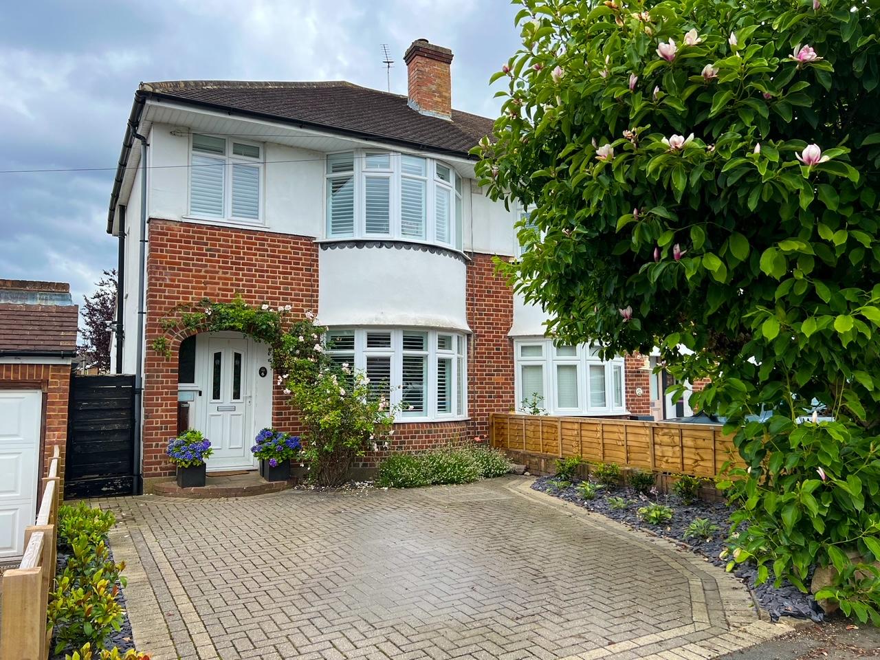 House Dunvegan Close in Walton on Thames