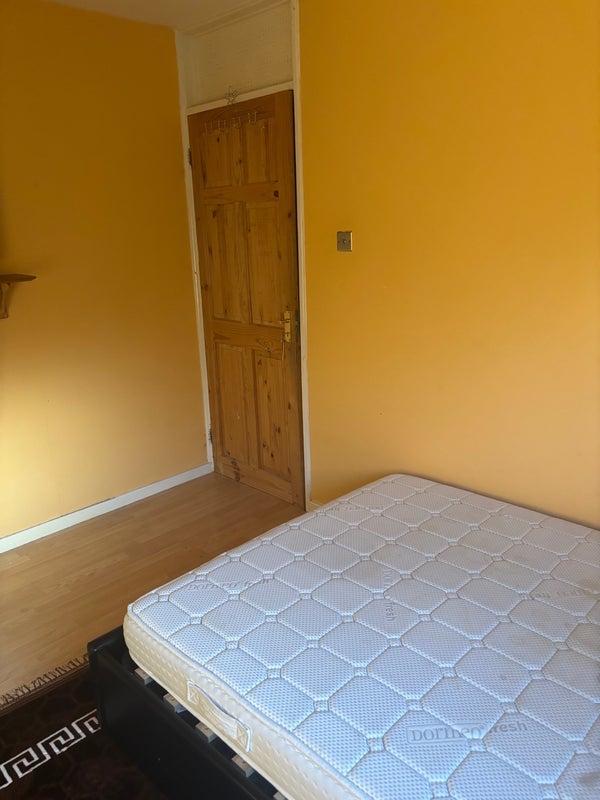 Room Heathcote Street in Coventry