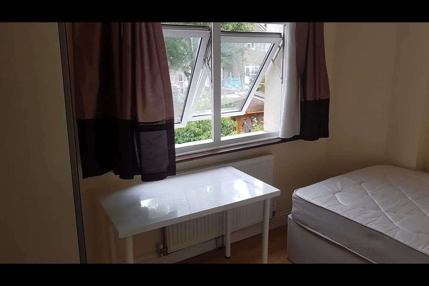 Room Riffel Road in Greater London