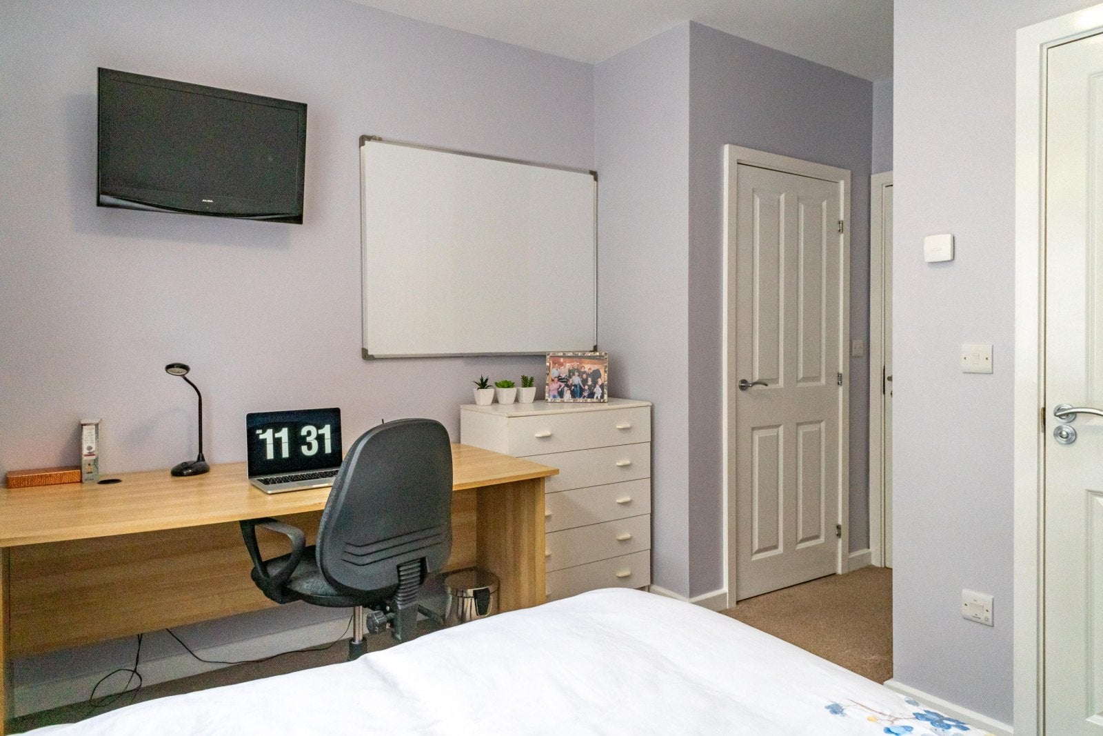 Room Hughenden Road in High Wycombe