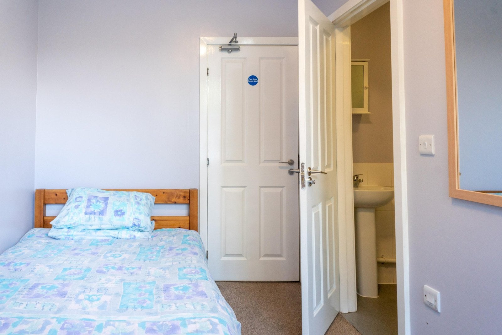 Room Hughenden Road in High Wycombe