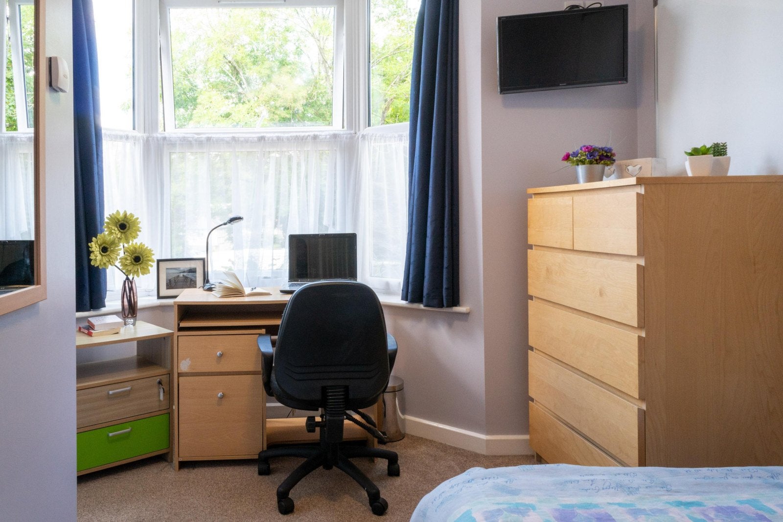 Room Hughenden Road in High Wycombe
