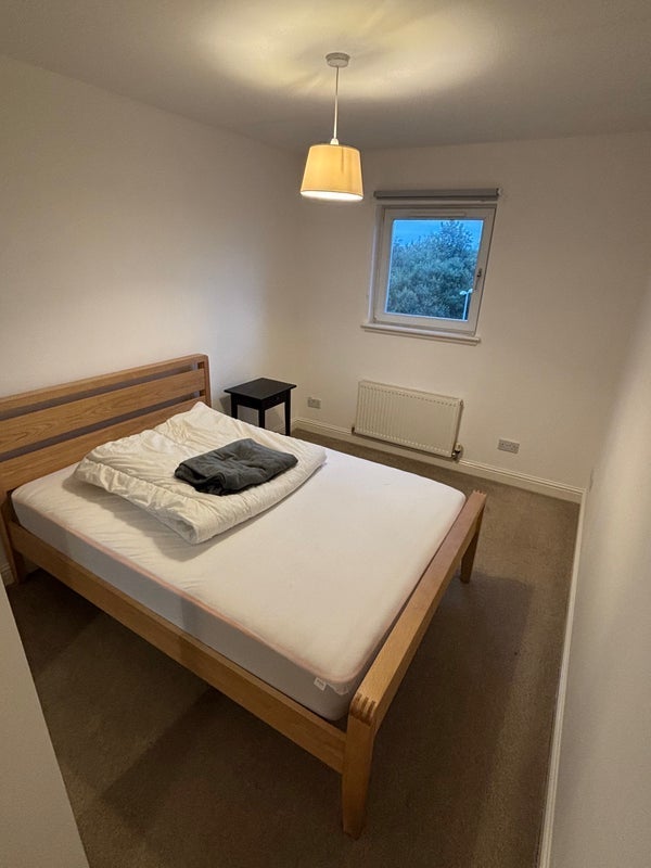 Room Shields Road in Glasgow