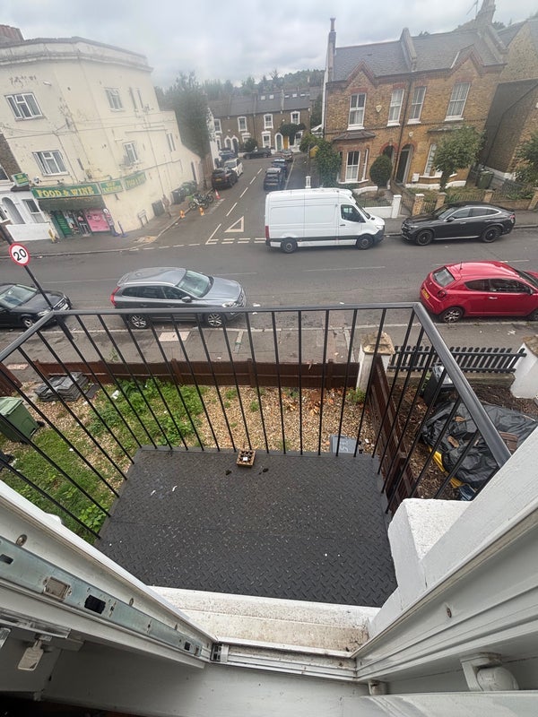 Room Nello James Gardens in Greater London