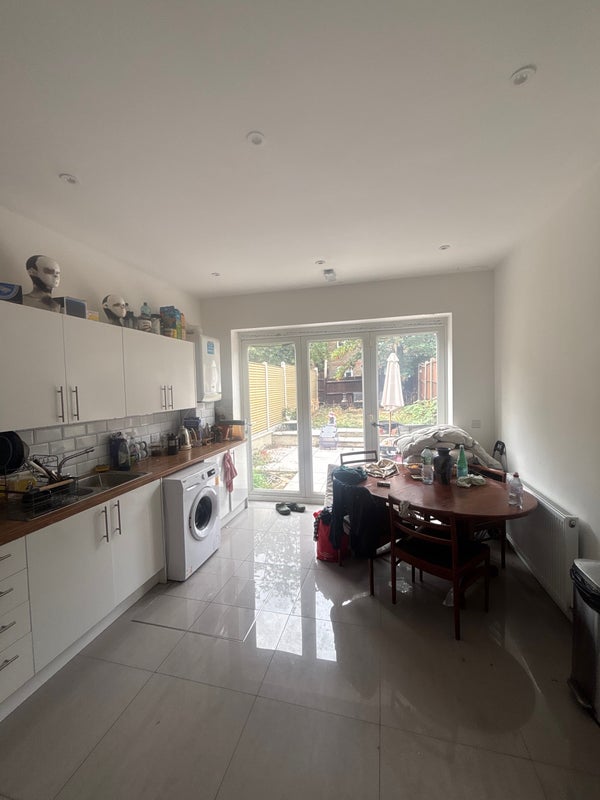 Room Nello James Gardens in Greater London