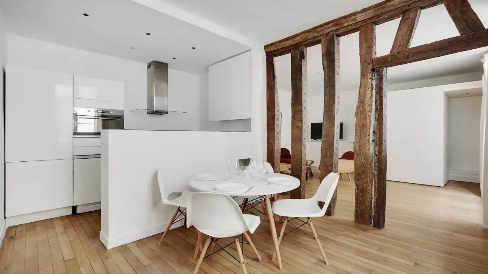 Flat Rue de Verneuil in Paris