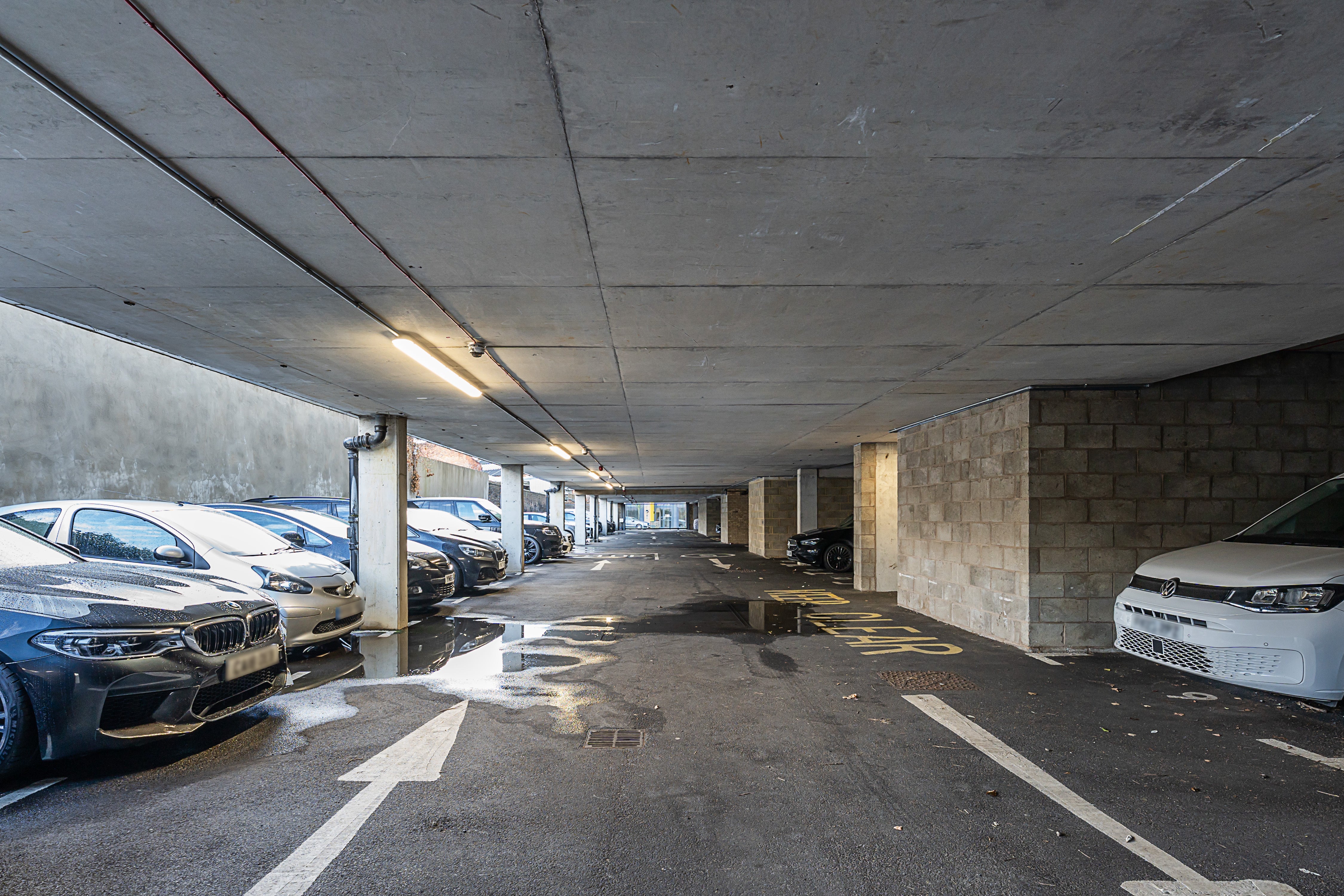 Flat Grafton Road in Greater London