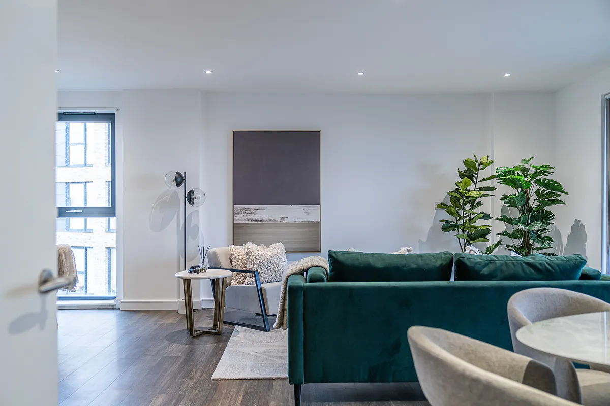 Flat Grafton Road in Greater London