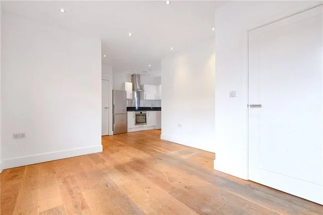 Flat Park Street in Surrey Heath