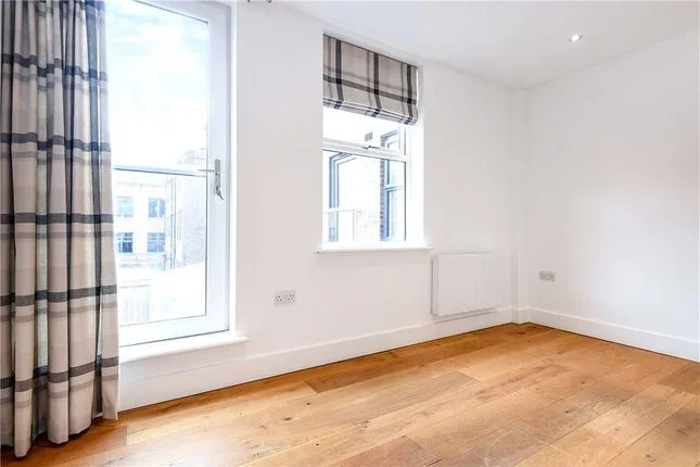 Flat Park Street in Surrey Heath