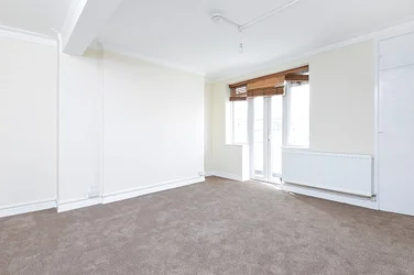 Flat Green Lane in Greater London