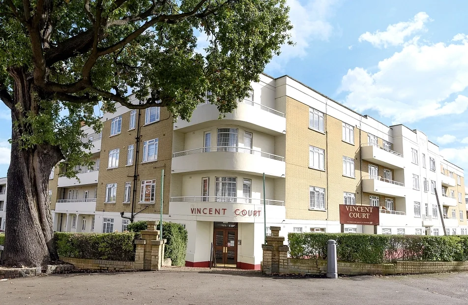Flat Green Lane in Greater London