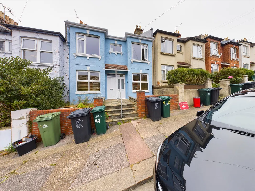 Flat Sandown Road in Brighton