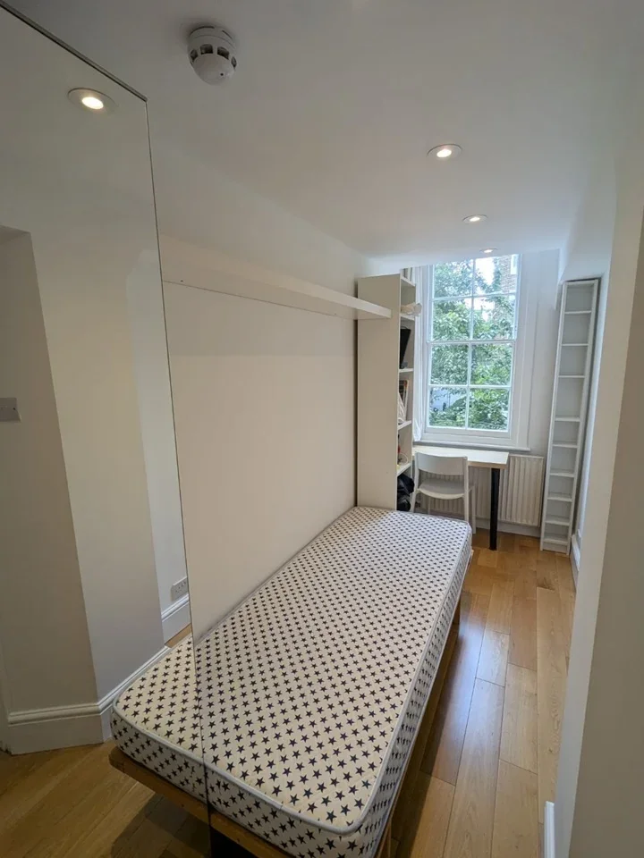 Flat Addison Road in Greater London
