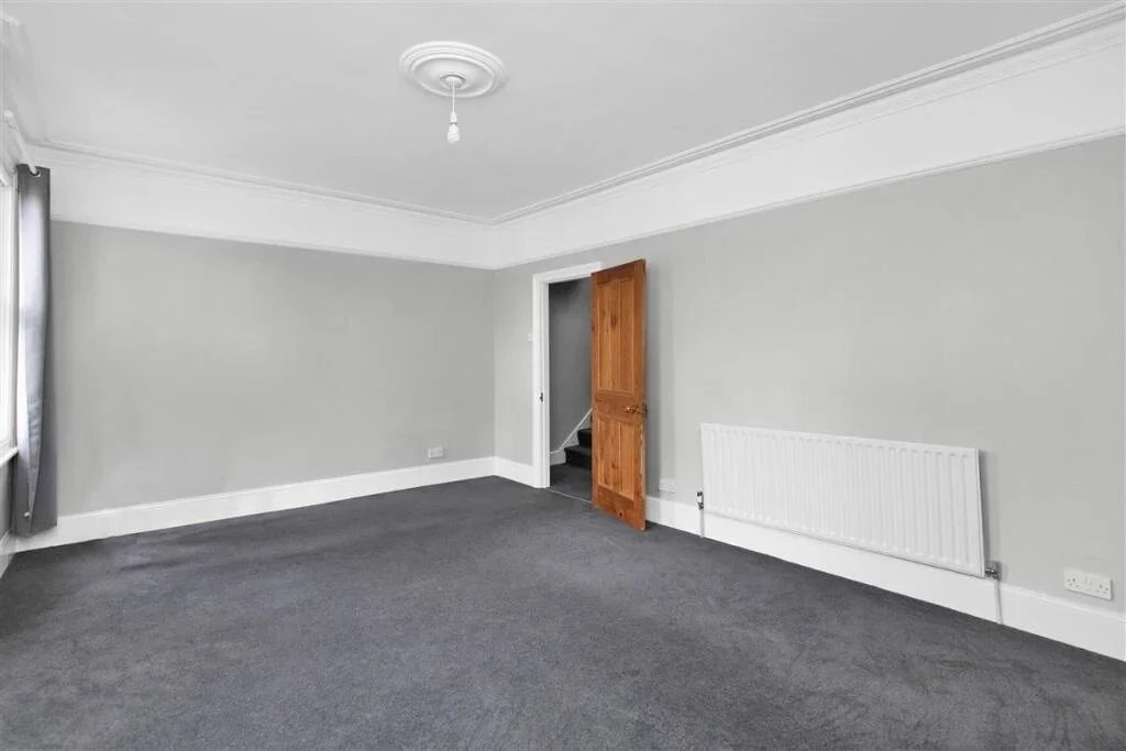 Flat Wickham Road in Greater London