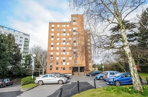 Flat Berystede in Greater London