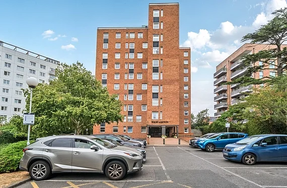 Flat Berystede in Greater London