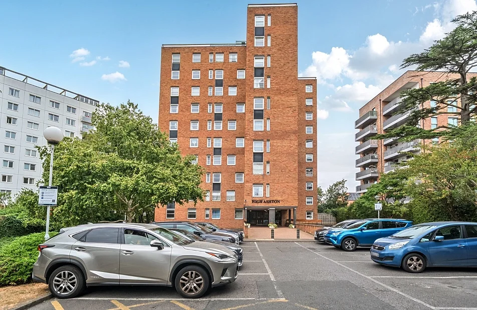 Flat Berystede in Greater London