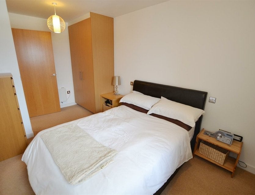 Flat Bennett's Yard in Greater London