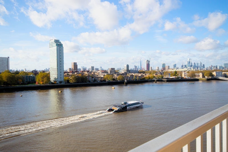 Flat Homer Drive in Greater London