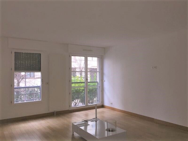 Flat Avenue René Boylesve in Paris