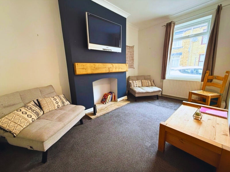 Room Derby Street in Barnsley