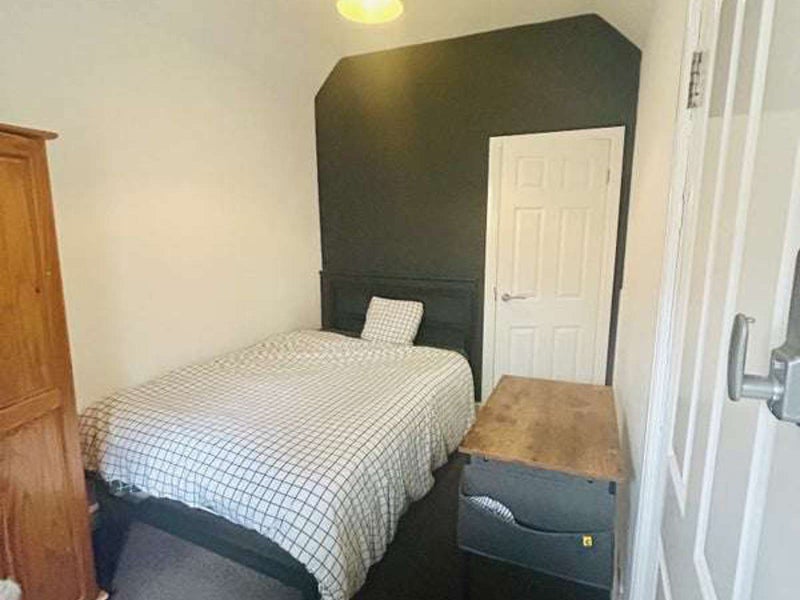 Room Derby Street in Barnsley